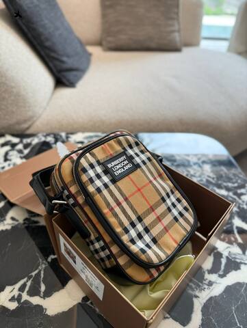 Burberry Black 25x18x10cm shoulder bag AAA Quality Replica