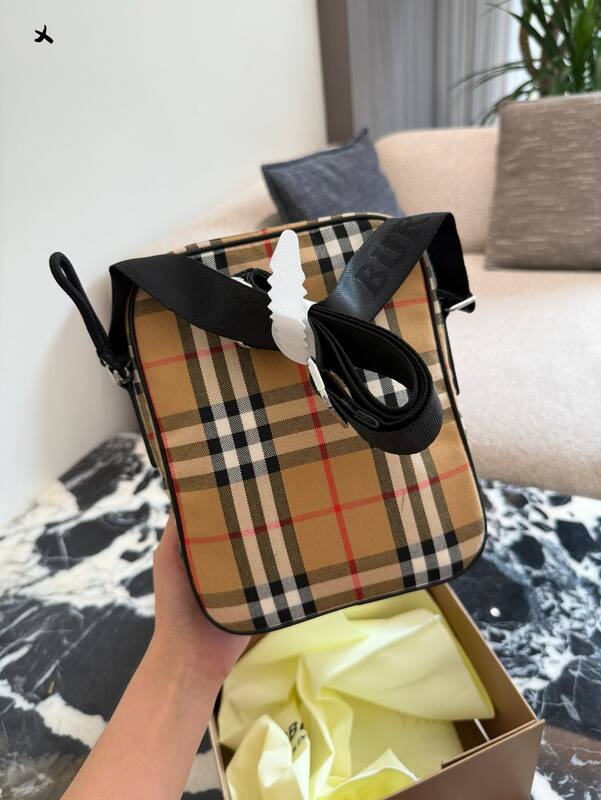Burberry Black 25x18x10cm shoulder bag — AAA Quality Replica