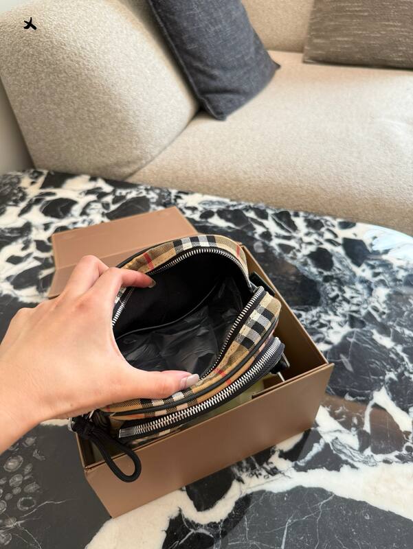 Burberry Black 25x18x10cm shoulder bag — AAA Quality Replica