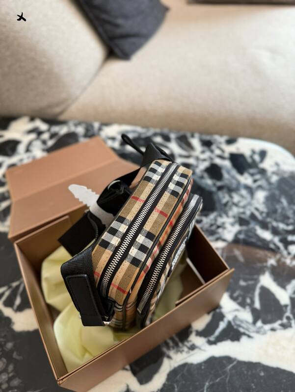 Burberry Black 25x18x10cm shoulder bag — AAA Quality Replica