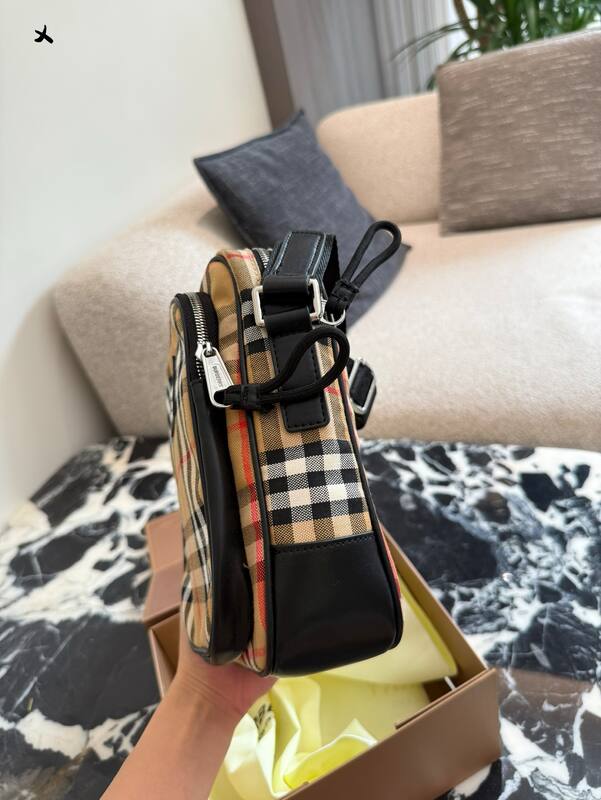 Burberry Black 25x18x10cm shoulder bag — AAA Quality Replica