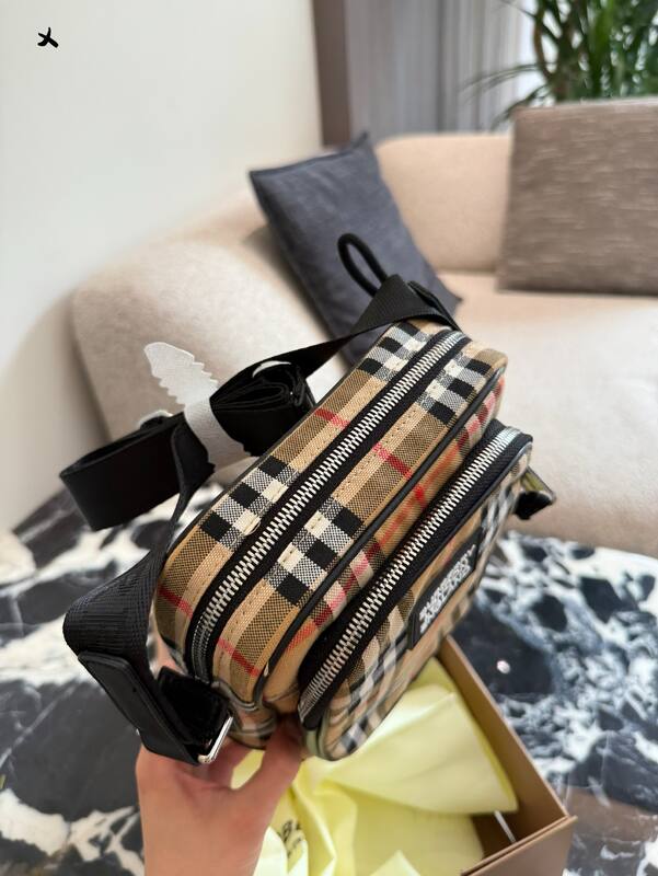 Burberry Black 25x18x10cm shoulder bag — AAA Quality Replica