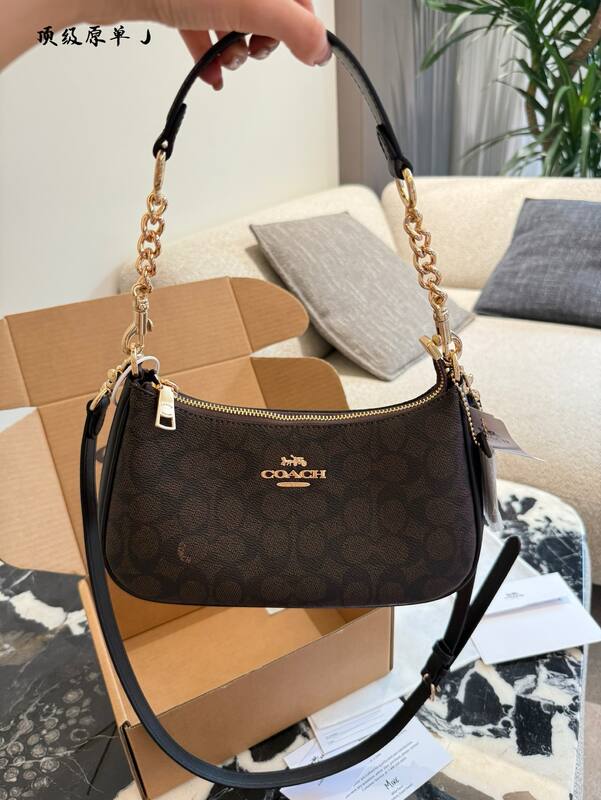 Coach Monogram shoulder bag — Top Quality Replica