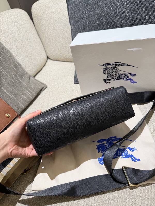 Burberry Black shoulder bag — 1:1 Replica