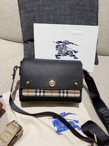 Burberry Black shoulder bag 1 1 Replica