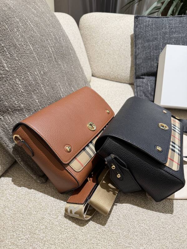 Burberry Black shoulder bag — 1:1 Replica