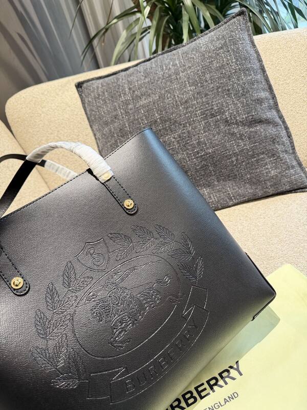 Burberry Black shoulder bag — Top Quality Replica