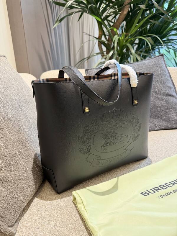 Burberry Black shoulder bag — Top Quality Replica