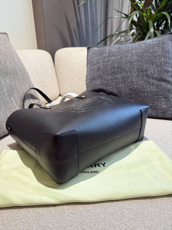 Burberry Black shoulder bag — Top Quality Replica