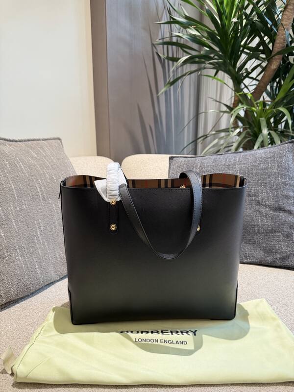 Burberry Black shoulder bag — Top Quality Replica