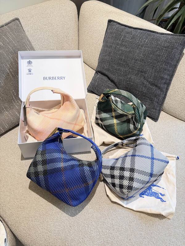 Burberry shoulder bag — Top Quality Replica