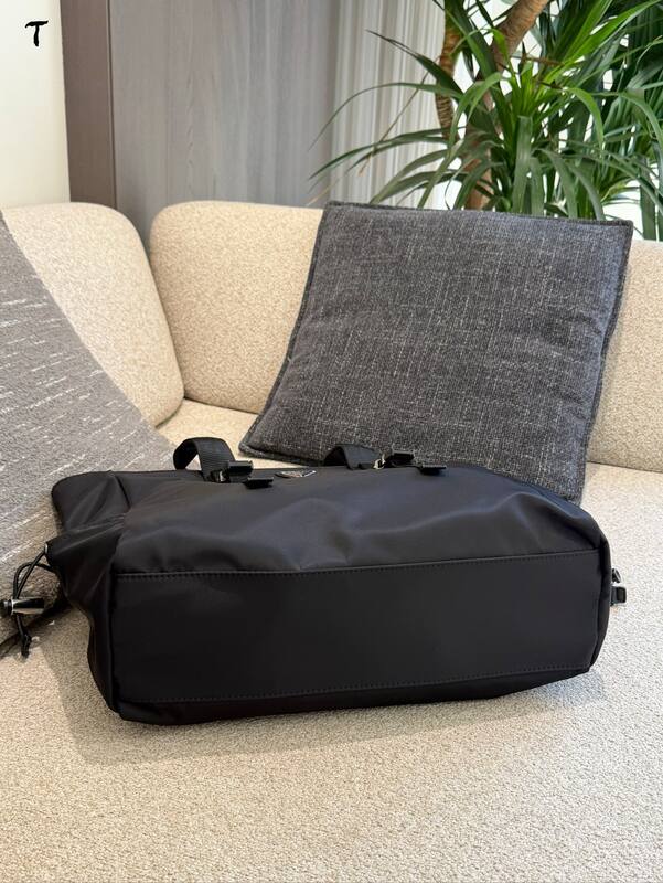 Prada Black shoulder bag — Top Quality Replica