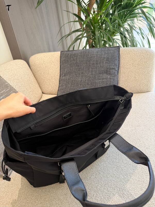 Prada Black shoulder bag — Top Quality Replica