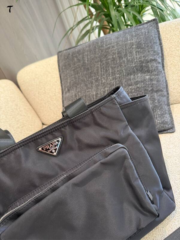 Prada Black shoulder bag — Premium Replica