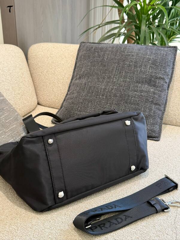 Prada Black shoulder bag — Premium Replica