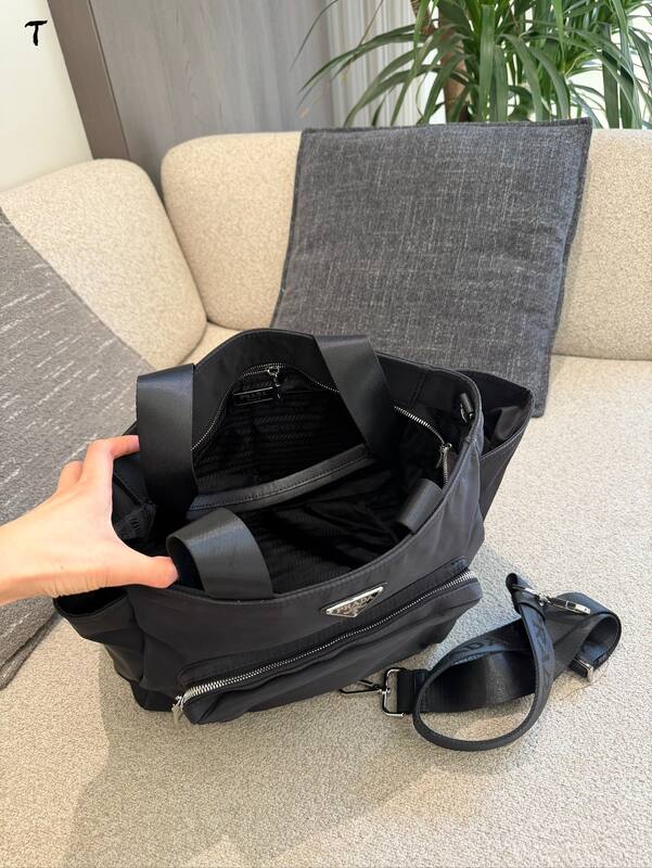 Prada Black shoulder bag — Premium Replica