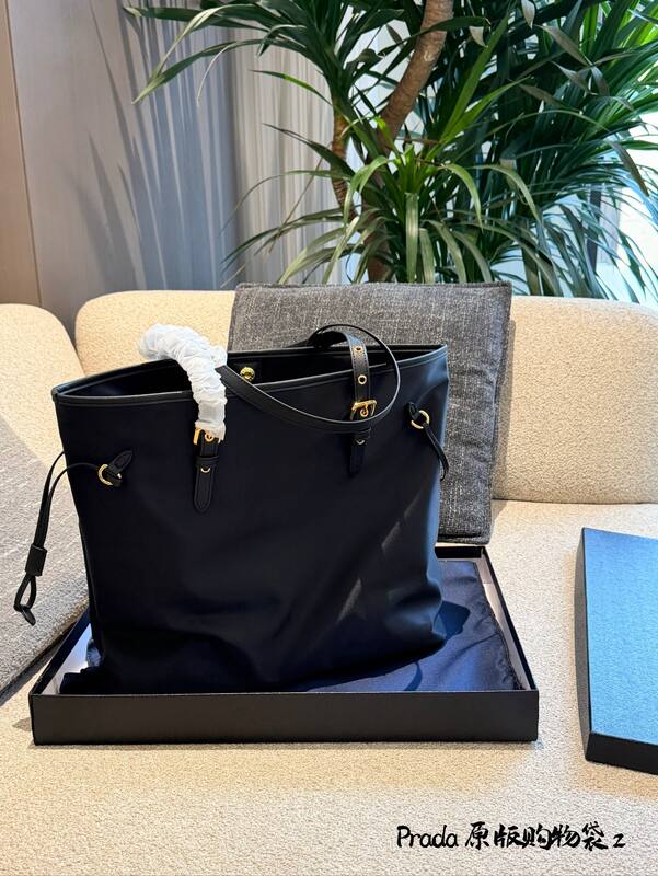 Prada Black 40x30x16cm shoulder bag — 1:1 Replica