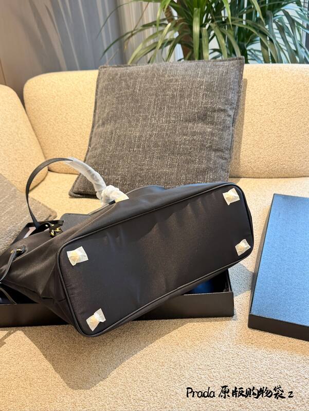 Prada Black 40x30x16cm shoulder bag — 1:1 Replica