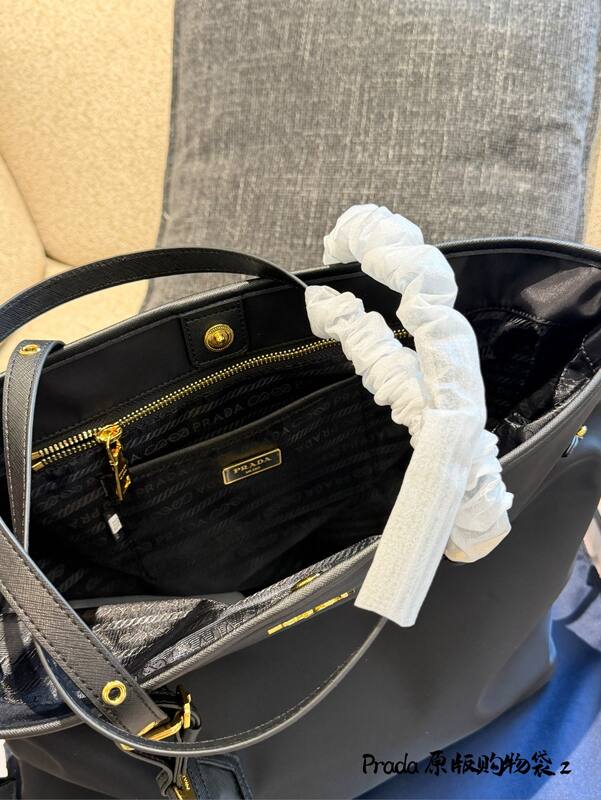 Prada Black 40x30x16cm shoulder bag — 1:1 Replica