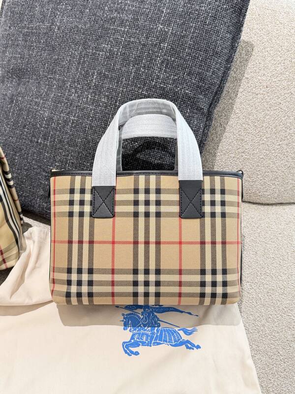 Burberry Black 25x18x10cm shoulder bag — Premium Replica