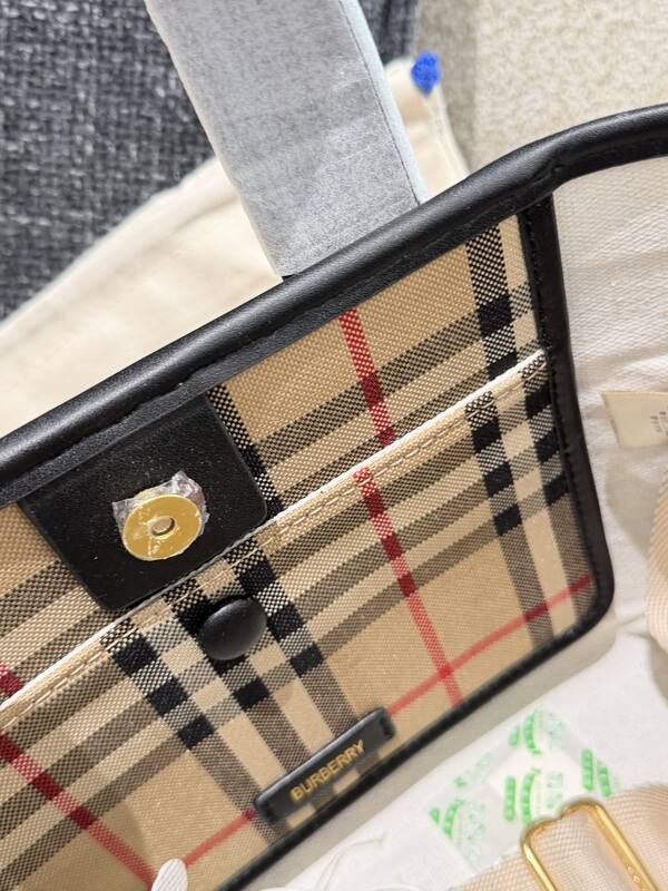 Burberry Black 25x18x10cm shoulder bag — Premium Replica