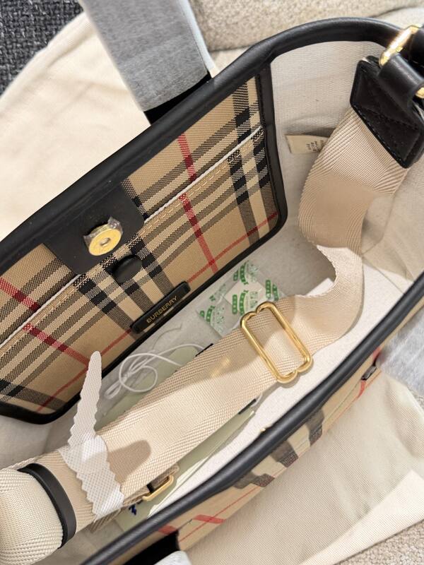 Burberry Black 25x18x10cm shoulder bag — Premium Replica