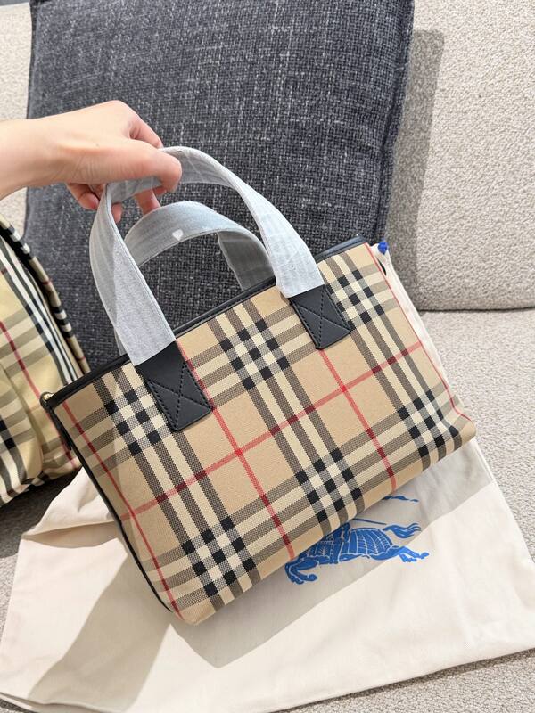 Burberry Black 25x18x10cm shoulder bag — Premium Replica