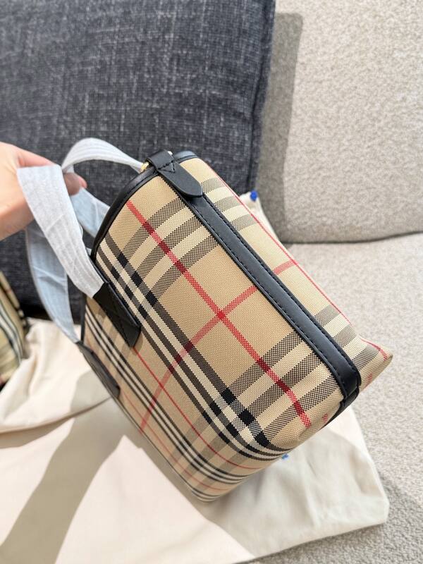 Burberry Black 25x18x10cm shoulder bag — Premium Replica