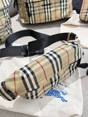 Burberry Beige shoulder bag 1 1 Replica
