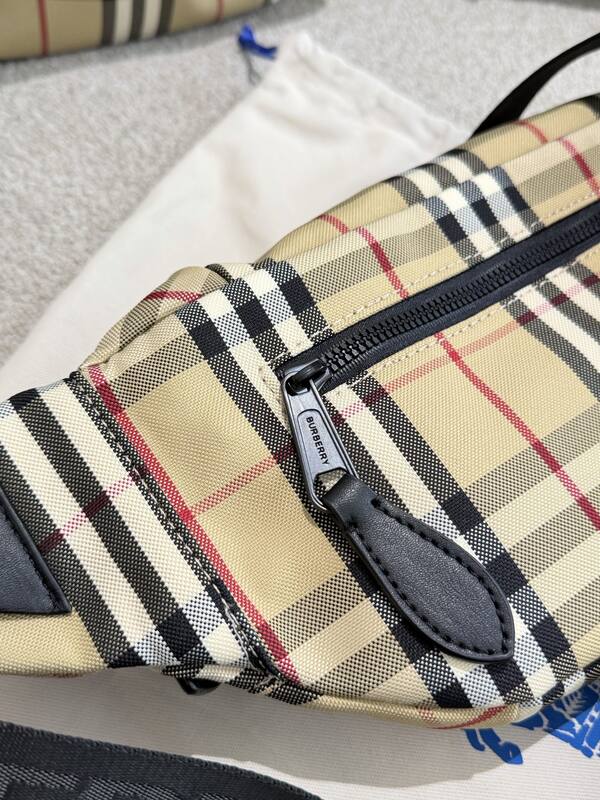 Burberry Beige shoulder bag — 1:1 Replica