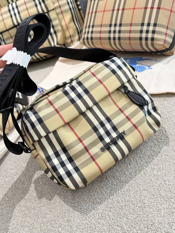Burberry Black 25x18x10cm shoulder bag — AAA Quality Replica