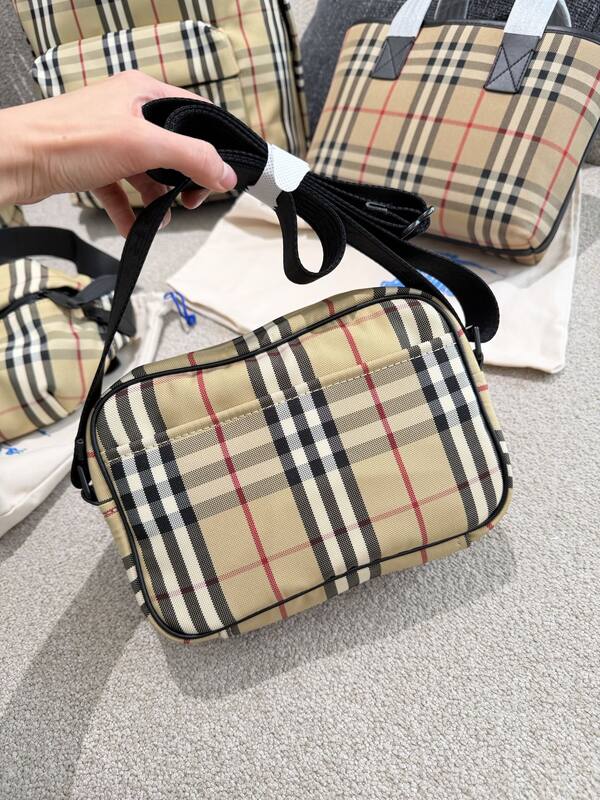 Burberry Black 25x18x10cm shoulder bag — AAA Quality Replica