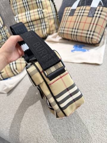 Burberry Black 25x18x10cm shoulder bag AAA Quality Replica