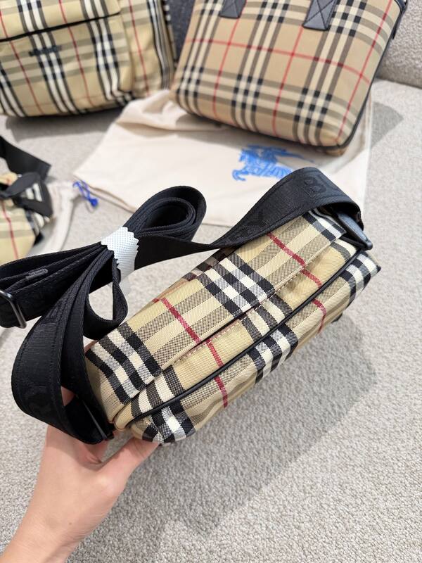 Burberry Black 25x18x10cm shoulder bag — AAA Quality Replica