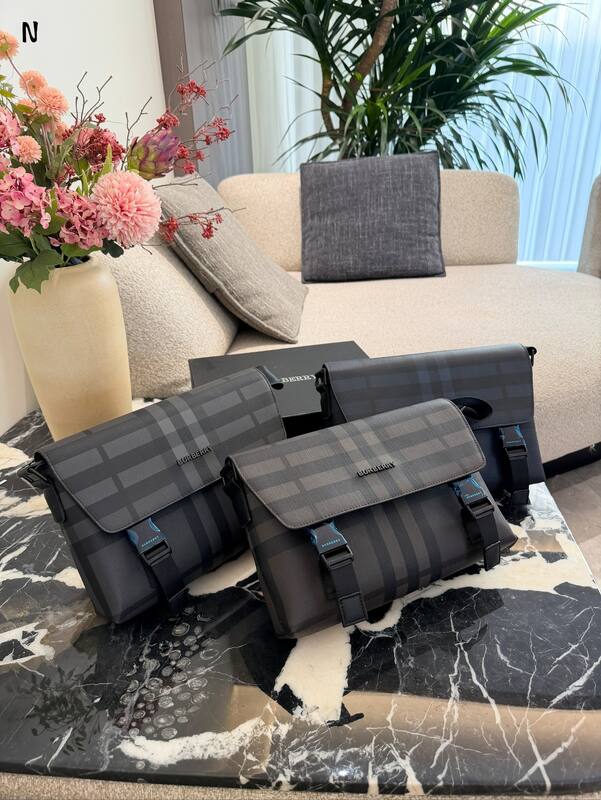 Burberry shoulder bag — Top Quality Replica