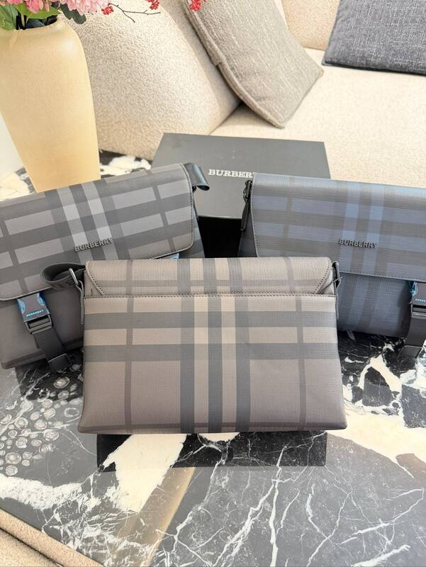 Burberry shoulder bag — Top Quality Replica
