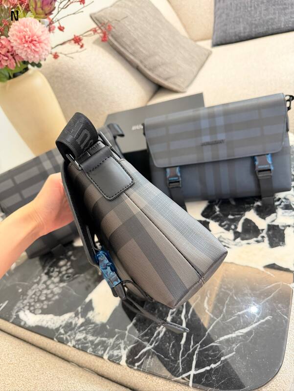 Burberry shoulder bag — Top Quality Replica