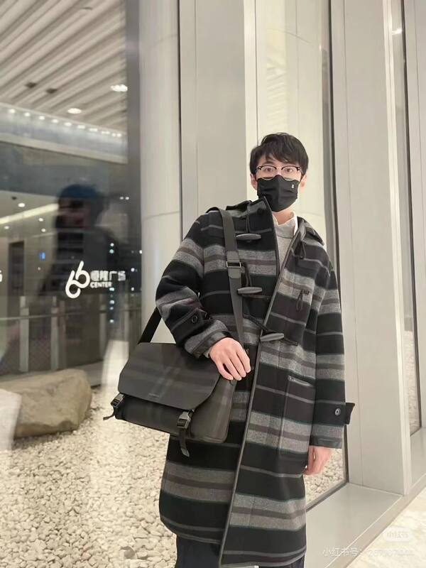 Burberry shoulder bag — AAA Quality Replica