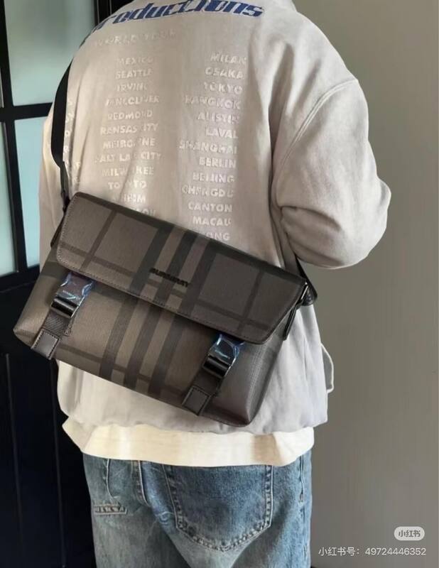 Burberry shoulder bag — AAA Quality Replica