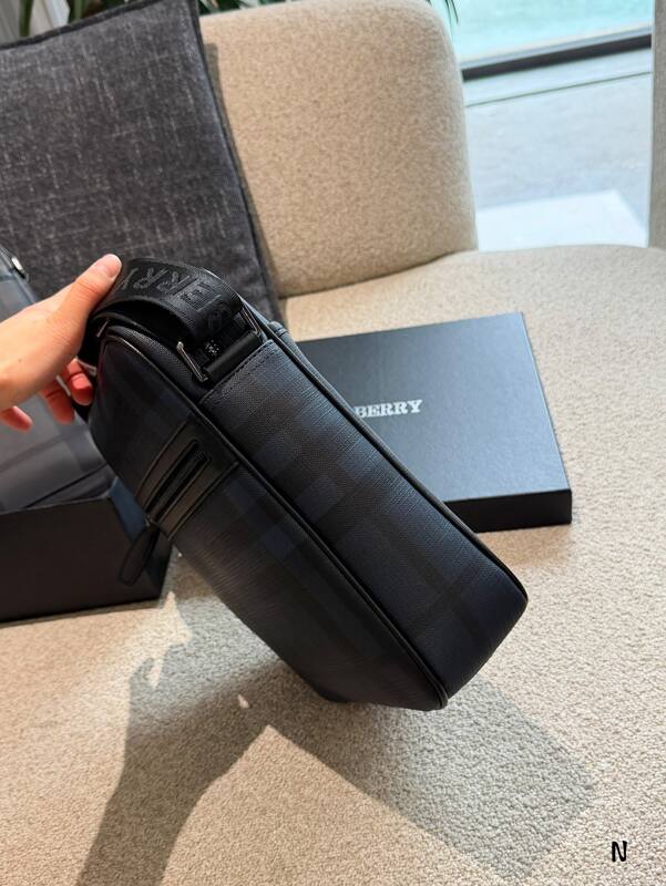Burberry shoulder bag — Premium Replica