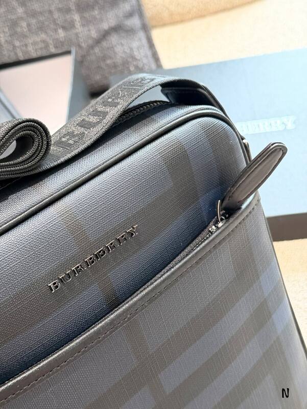 Burberry shoulder bag — Premium Replica