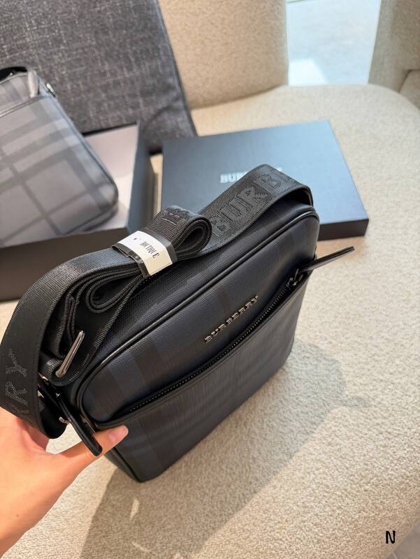 Burberry shoulder bag — Premium Replica