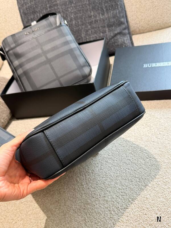 Burberry shoulder bag — Premium Replica