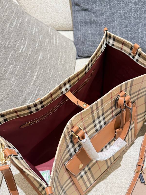Burberry Brown shoulder bag — Top Quality Replica