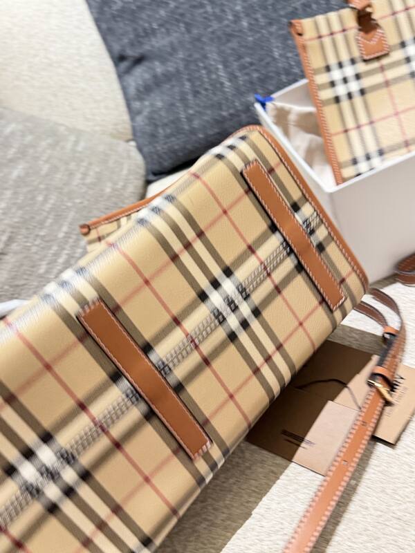 Burberry Brown shoulder bag — Top Quality Replica