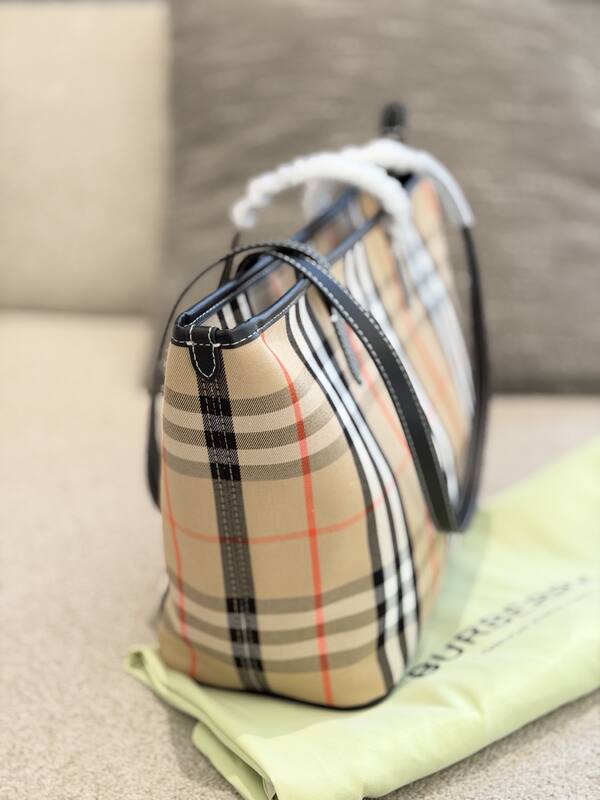 Burberry Black shoulder bag — 1:1 Replica
