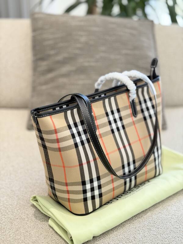 Burberry Black shoulder bag — 1:1 Replica