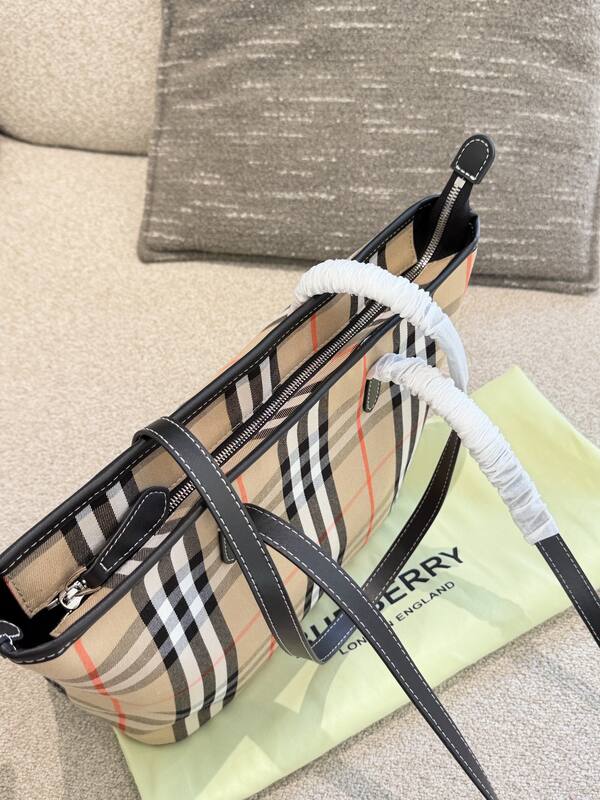 Burberry Black shoulder bag — 1:1 Replica