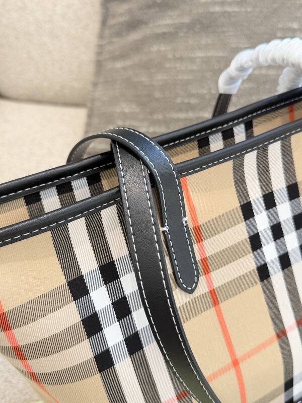 Burberry Black shoulder bag — 1:1 Replica