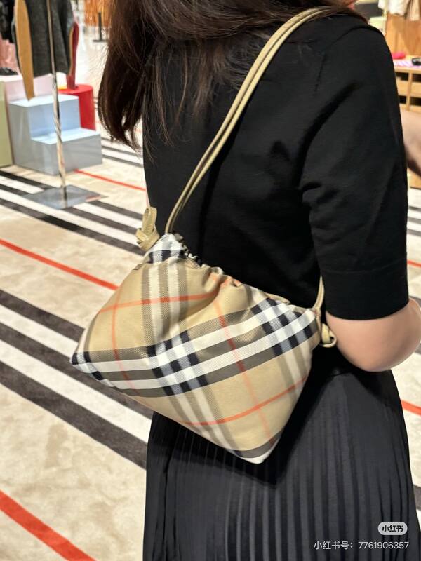 Burberry shoulder bag — AAA Quality Replica